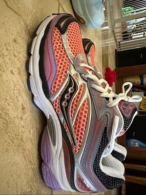Brand New size 8 Saucony Coral Pink, Silver & Black Mesh Running Shoes